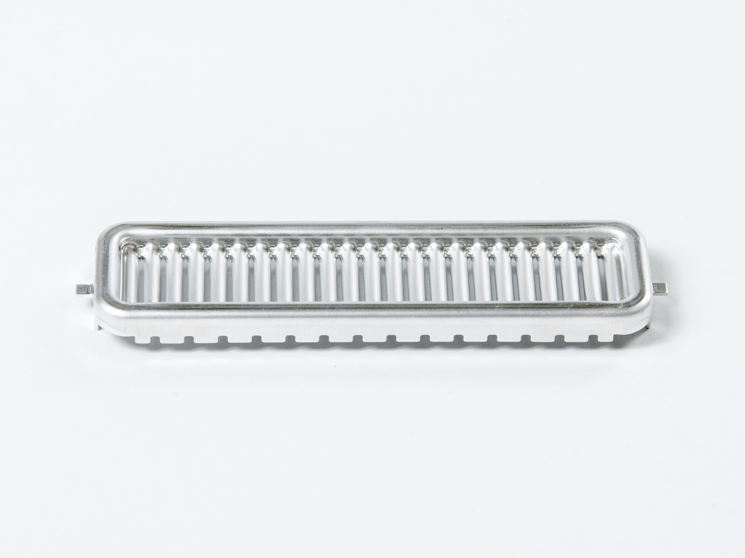 ヘッダープレート（自動車用部品）